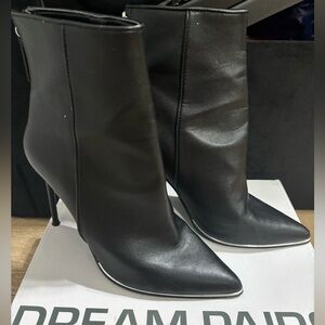 Steve Madden Women's Elegant Black Heeled Boots